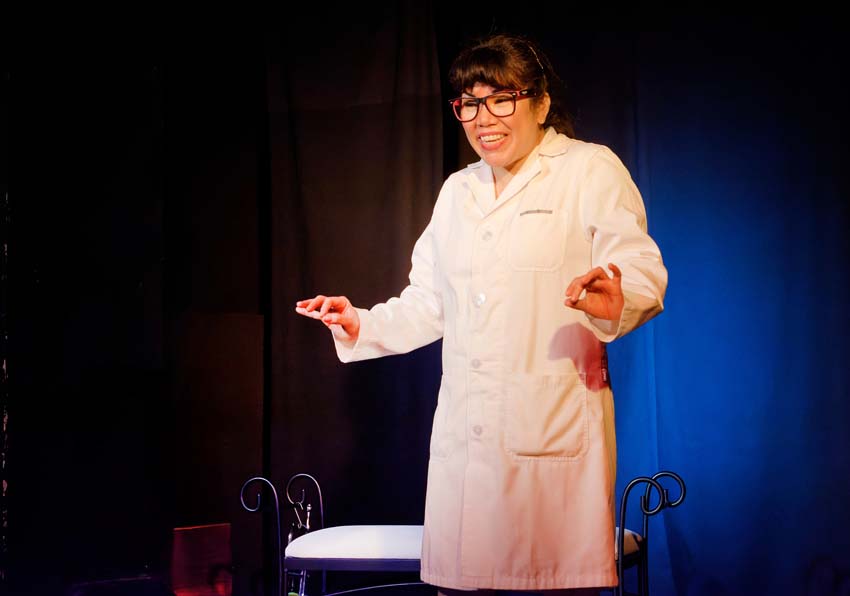 event image:Un home en l'escenari